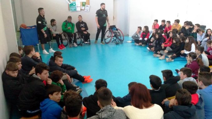 El Mideba vuelve al colegio. Varios componentes del equipo han visitado varios centros escolares dentro del programa Proades
