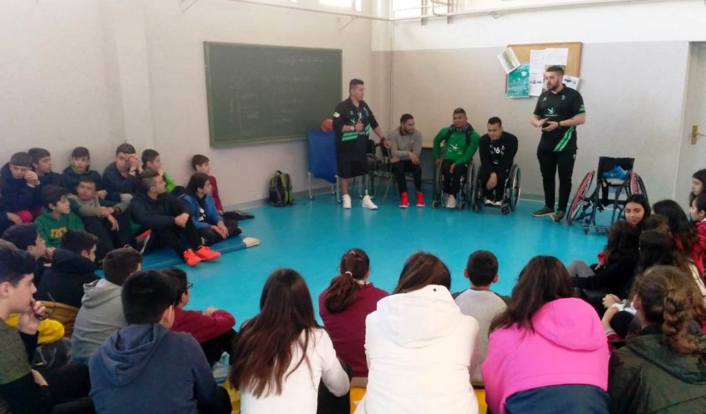 El Mideba vuelve al colegio. Varios componentes del equipo han visitado varios centros escolares dentro del programa Proades El Mideba vuelve al colegio. Varios componentes del equipo han visitado varios centros escolares dentro del programa Proades