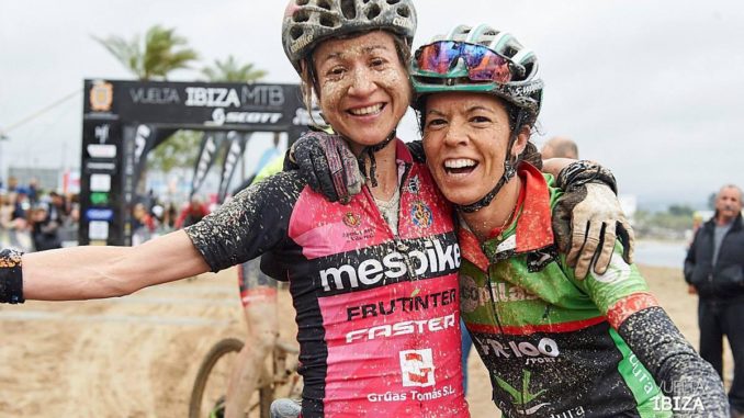 Desi Castro y Aida Beteta acaban terceras en la Vuelta Ibiza BTT