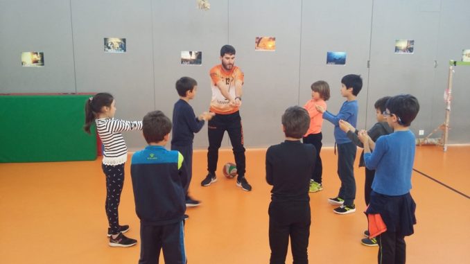 El Club Pacense Voleibol promociona el deporte en más de 10 colegios antes del Campus de Semana Santa