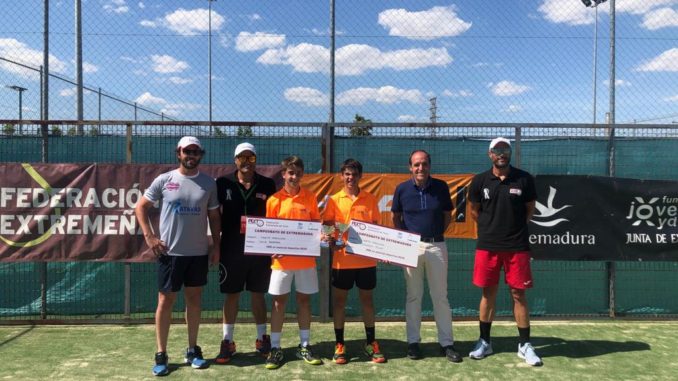 Lidia Gómez y Fernando Bulnes Campeones de Extremadura Cadete de Tenis