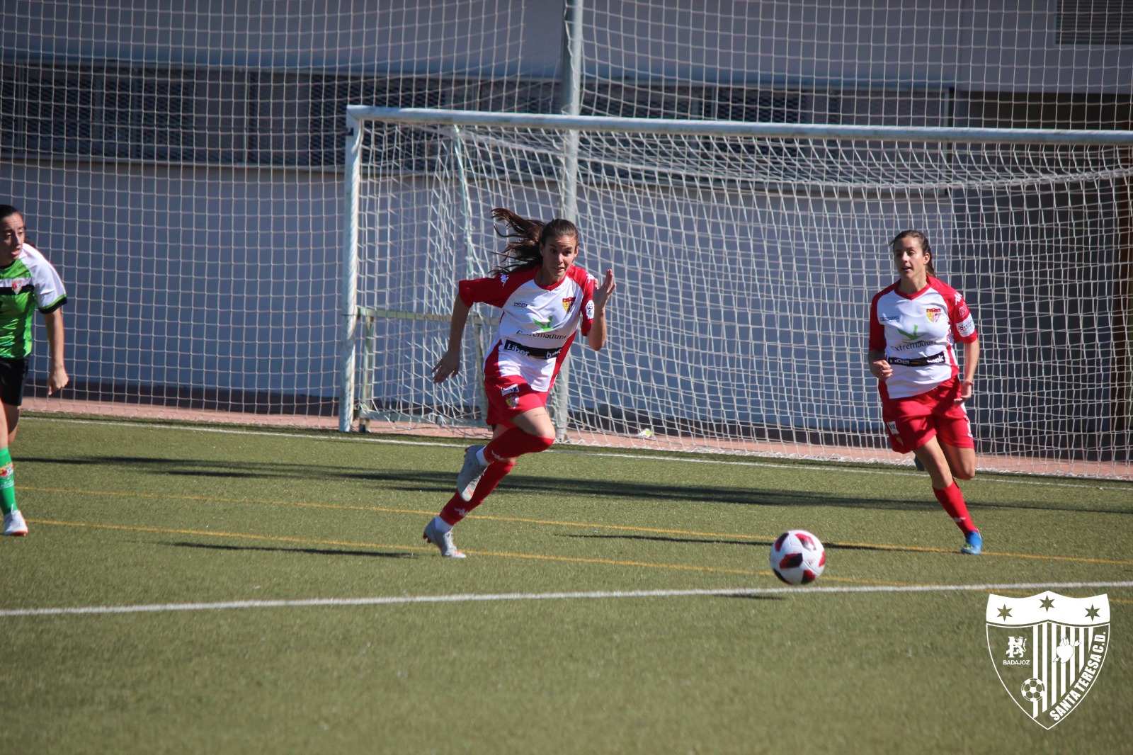 Las goleadoras Carla Gómez y Belén Martínez firman su renovación con el Santa Teresa