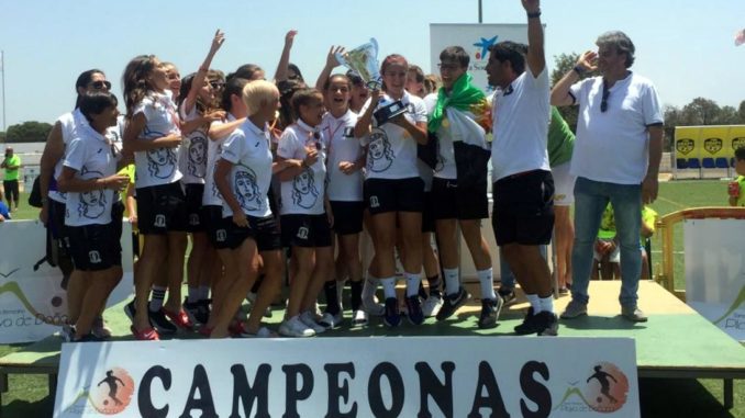 El Féminas Don Benito F.C. sub14 campeón del Torneo Exclusivo de Fútbol Femenino Playa Doñana