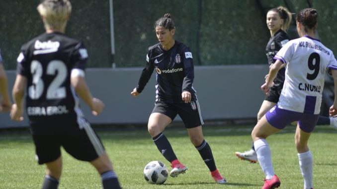 La turca Derya Arhan aterriza en el Santa Teresa Badajoz procedente del Besiktas