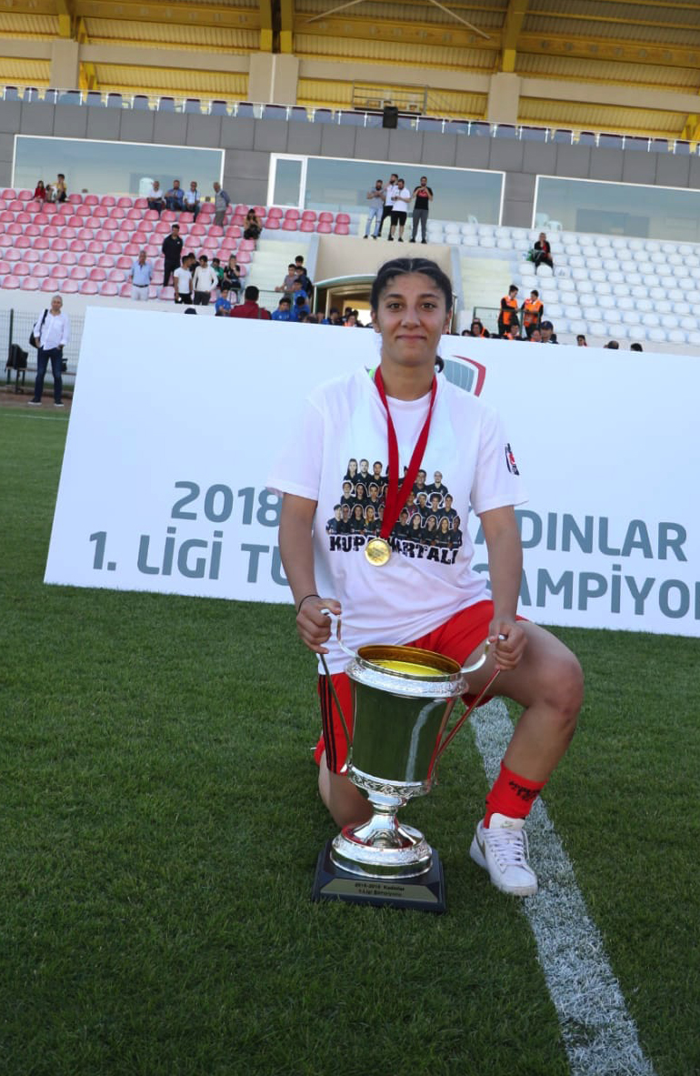La turca Derya Arhan aterriza en el Santa Teresa Badajoz procedente del Besiktas