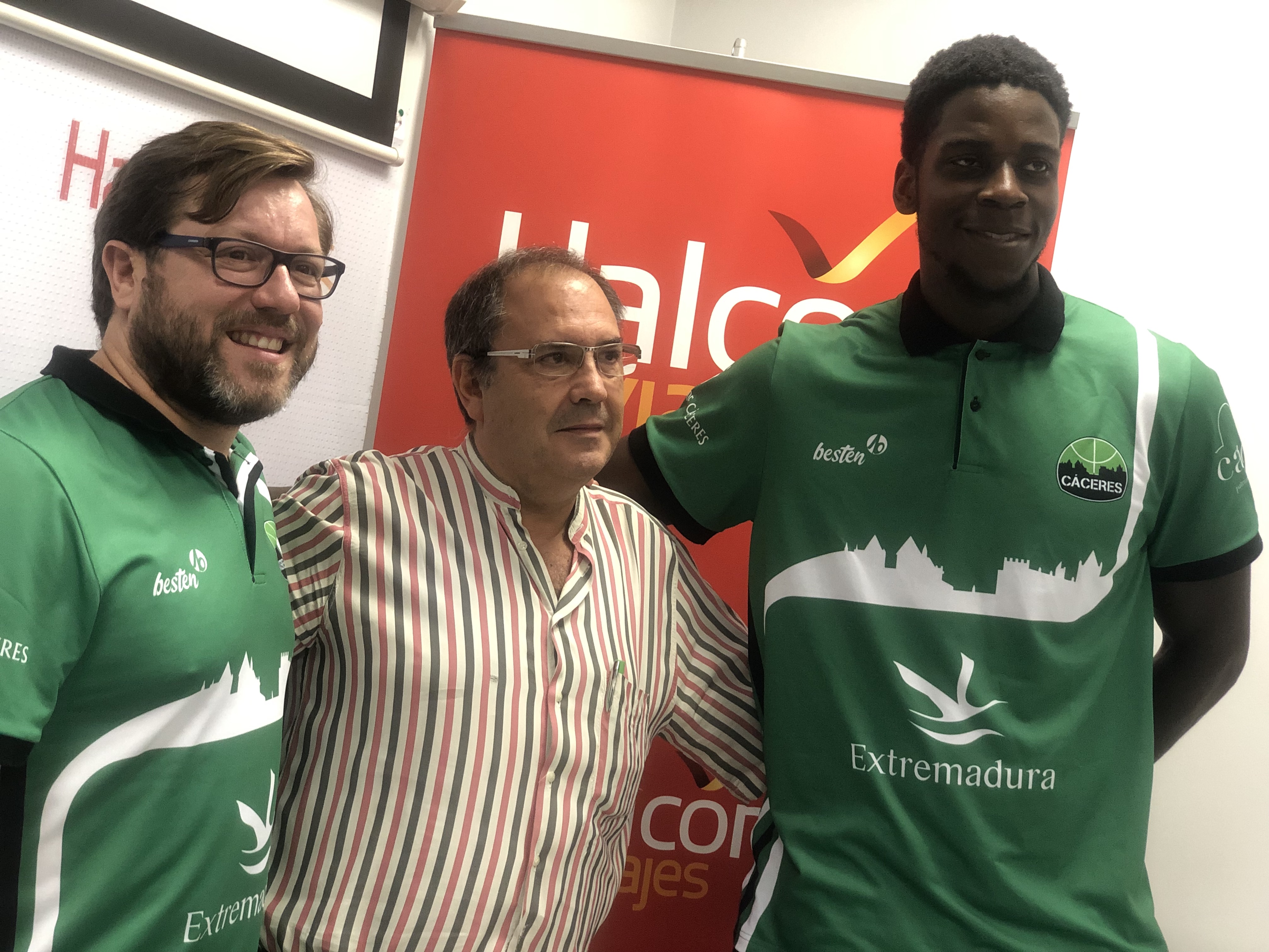 Arkeem Joseph llega al Cáceres de la mano de Halcón Viajes Arkeem Joseph llega al Cáceres de la mano de Halcón Viajes