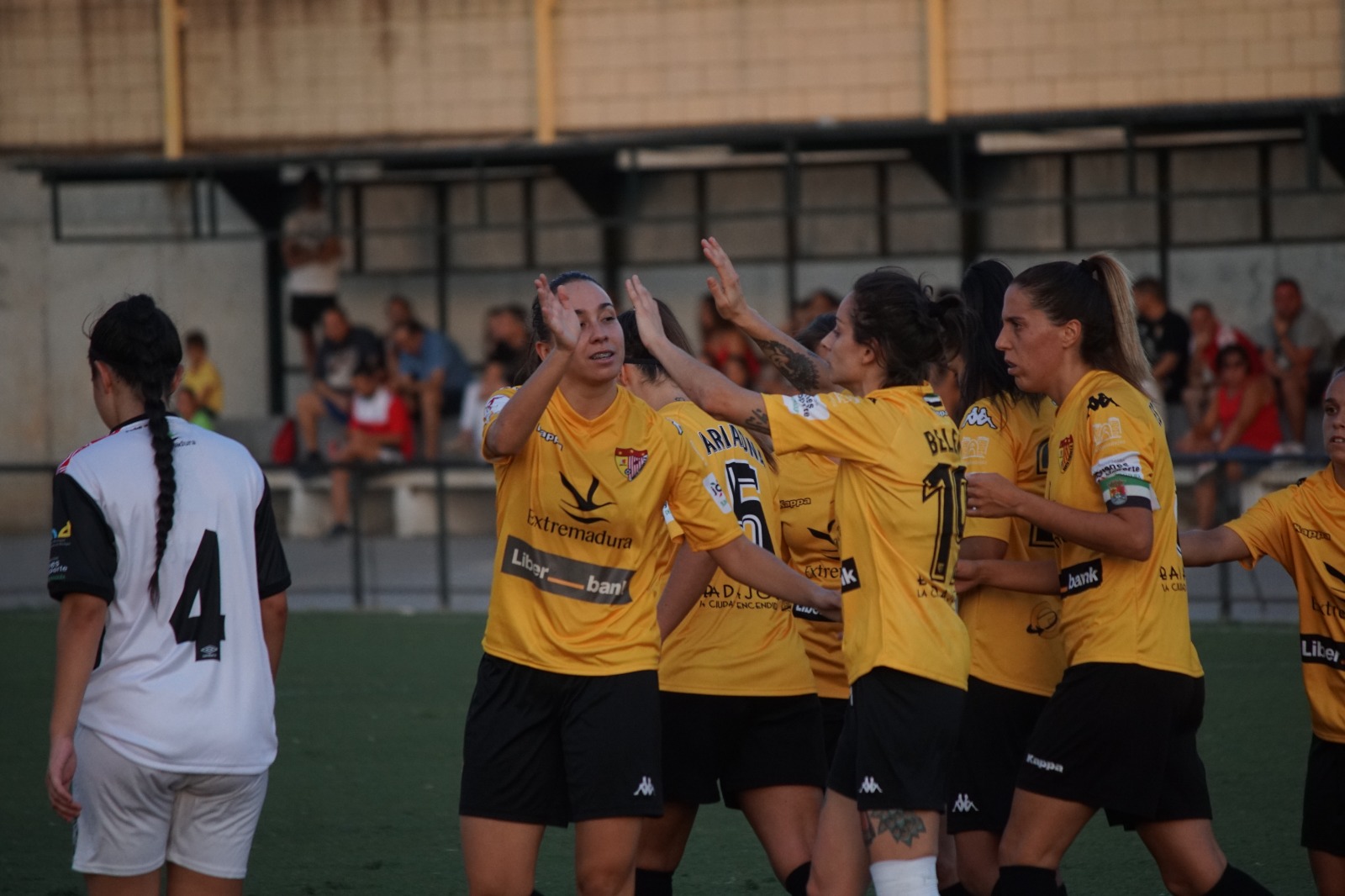 Contundente victoria del Santa Teresa ante el CD Badajoz y pase a la final | 6-0