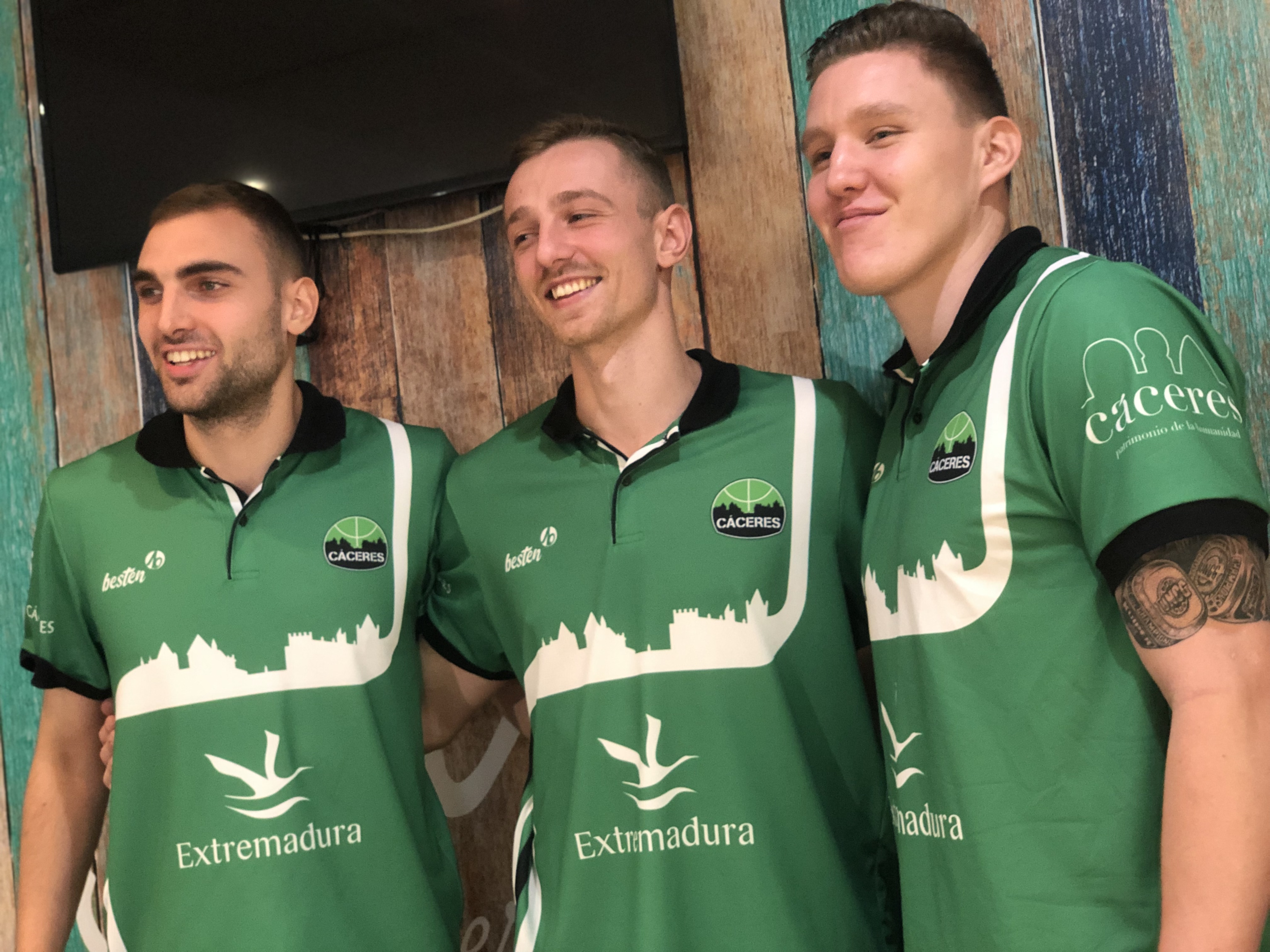 El Cáceres presenta a la “armada europea” en Tapería Baco