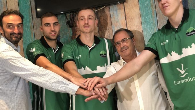 El Cáceres presenta a la “armada europea” en Tapería Baco