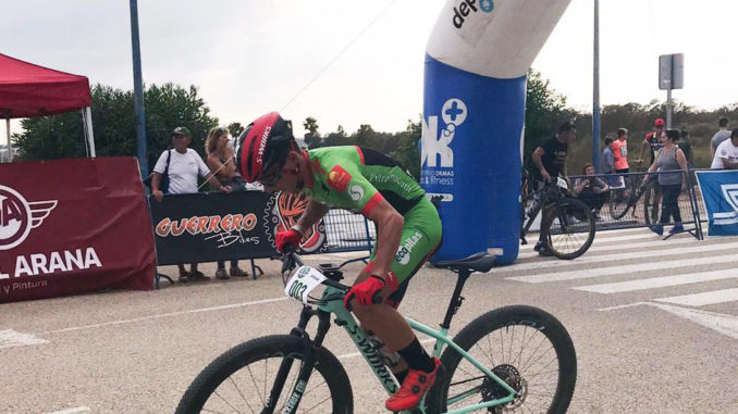 Manu Cordero (Extremadura-Ecopilas) imbatible en la Vuelta a Cádiz MTB