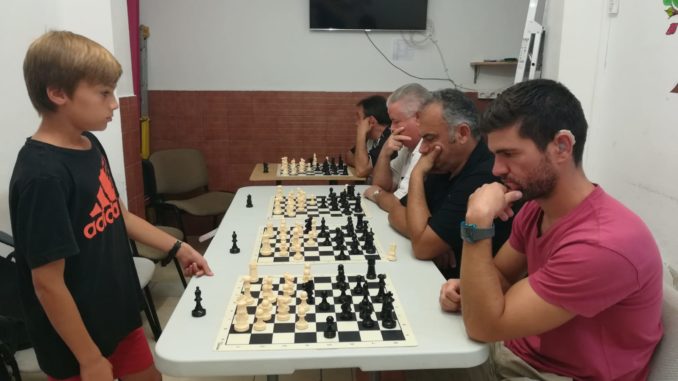 Álvaro Sánchez se enfrenta de forma simultánea a los usuarios de ASPESOBA