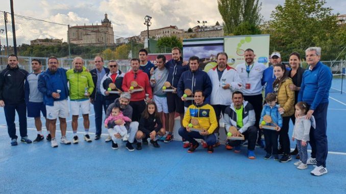 El Club de Tenis Cauria ha organizado el campeonato de Extremadura de Tenis para Veteranos