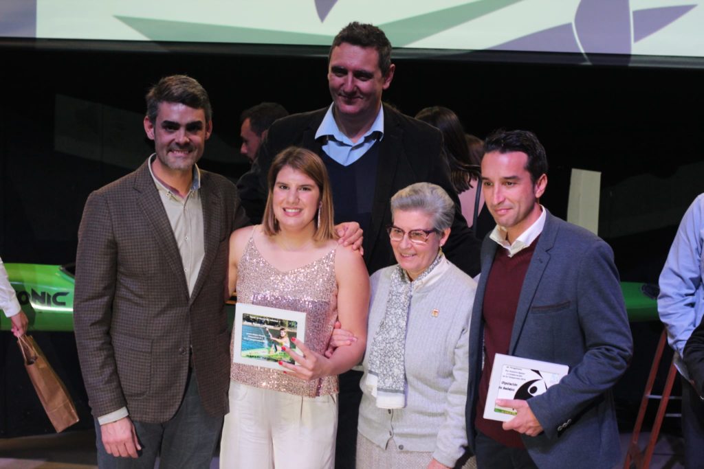 Elena Ayuso es distinguida en la gala anual del piragüismo extremeño