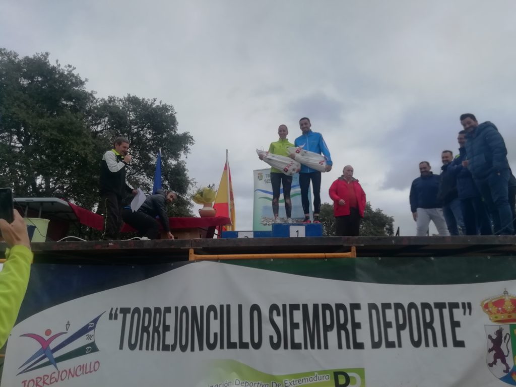 Podio de los dos ganadores absolutos, Miriam y Nataniel
