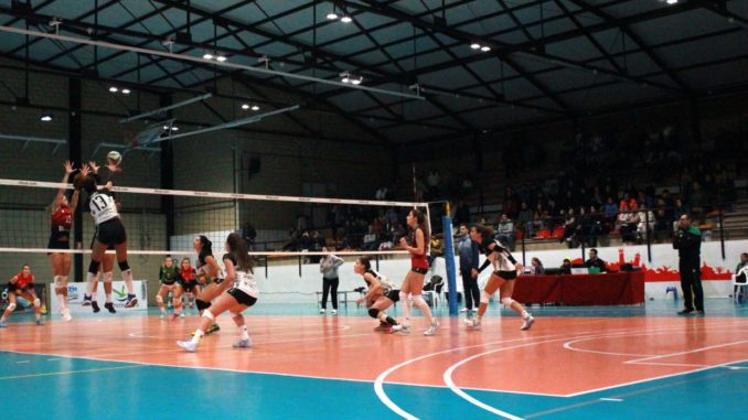 El Extremadura Arroyo sufre sin límites para derrotar 3-2 al CV Sestao