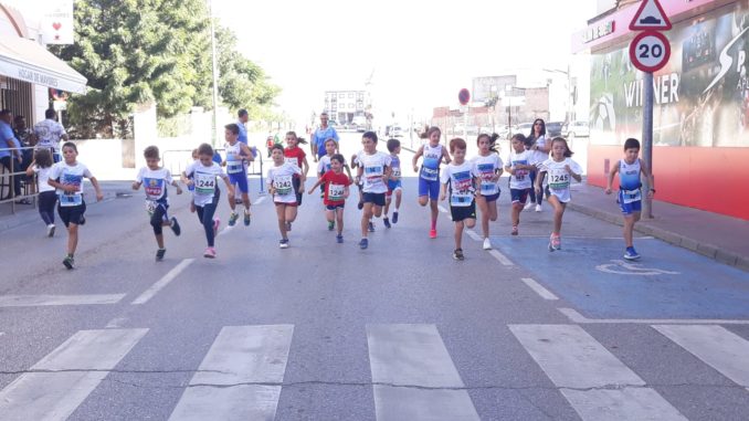 Más de ochenta Atletas inician la temporada en el VII Cross Villa de Aceuchal