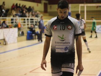 El Extremadura Aparthotel MM Badajoz lo intenta sin suerte en el derbi extremeño