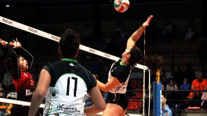 El Extremadura Arroyo suma un punto en su ajustada derrota (3-2) ante Arona