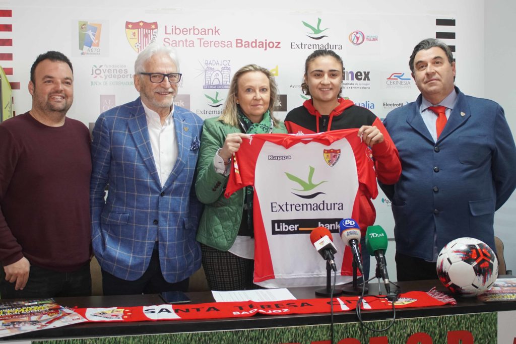 Presentada la nueva jugadora Blanca Moreno: “Vengo con muchas ganas e ilusión”