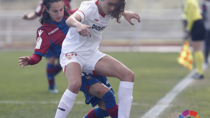 La centrocampista Blanca Moreno llega al Liberbank Santa Teresa Badajoz procedente del Sevilla FC