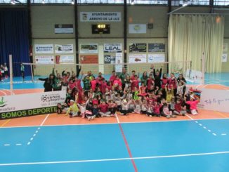 Más de un centenar de arroyanos disfruta del voley en la jornada 'Ven a jugar conmigo'