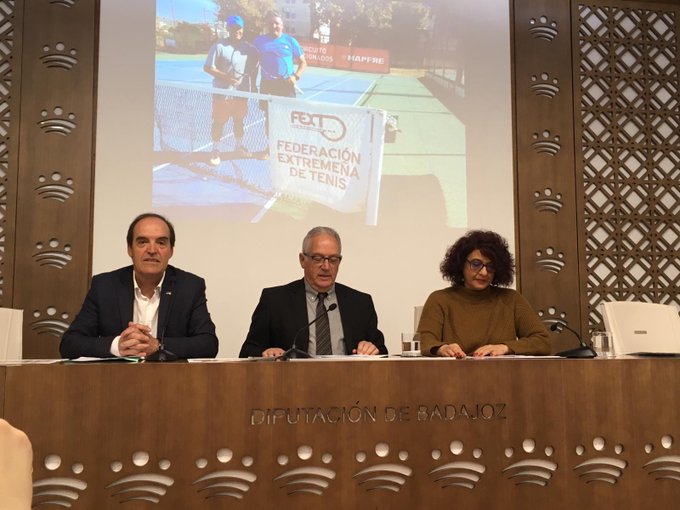 La sala de prensa de la Diputación Provincial de Badajoz ha acogido la presentación del Circuito de Aficionados de Extremadura
