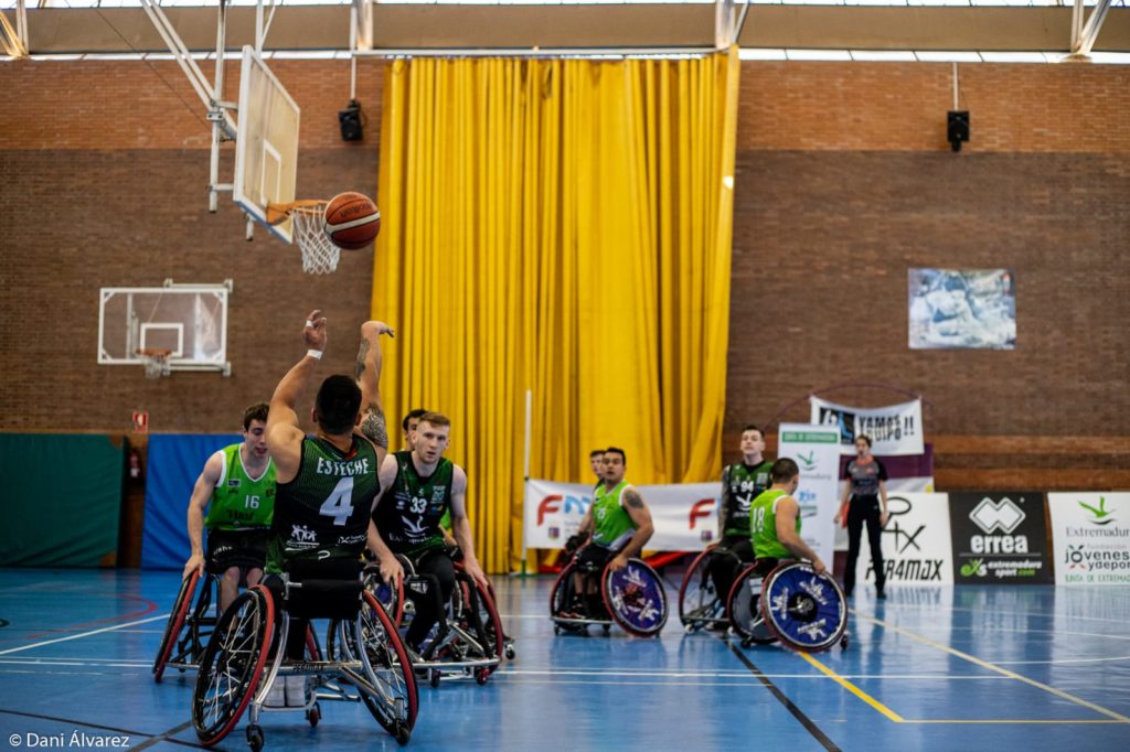 Triunfo holgado del Extremadura Mideba Calero Suministros ante el Fundación Vital Zuzenak