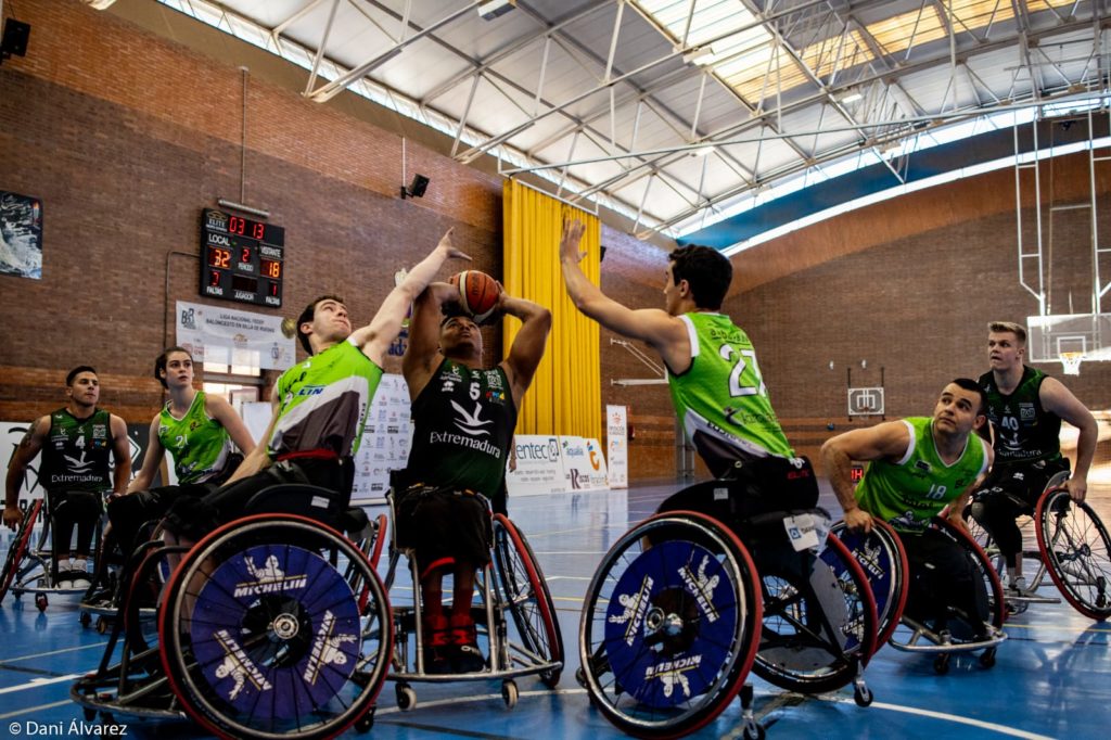 Triunfo holgado del Extremadura Mideba Calero Suministros ante el Fundación Vital Zuzenak