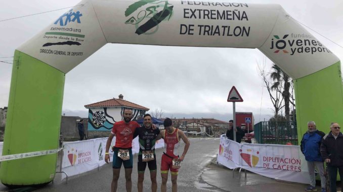 José Luis Batuecas y Jennifer Álvarez ganan el V Duatlón Cros Zarza de Granadilla