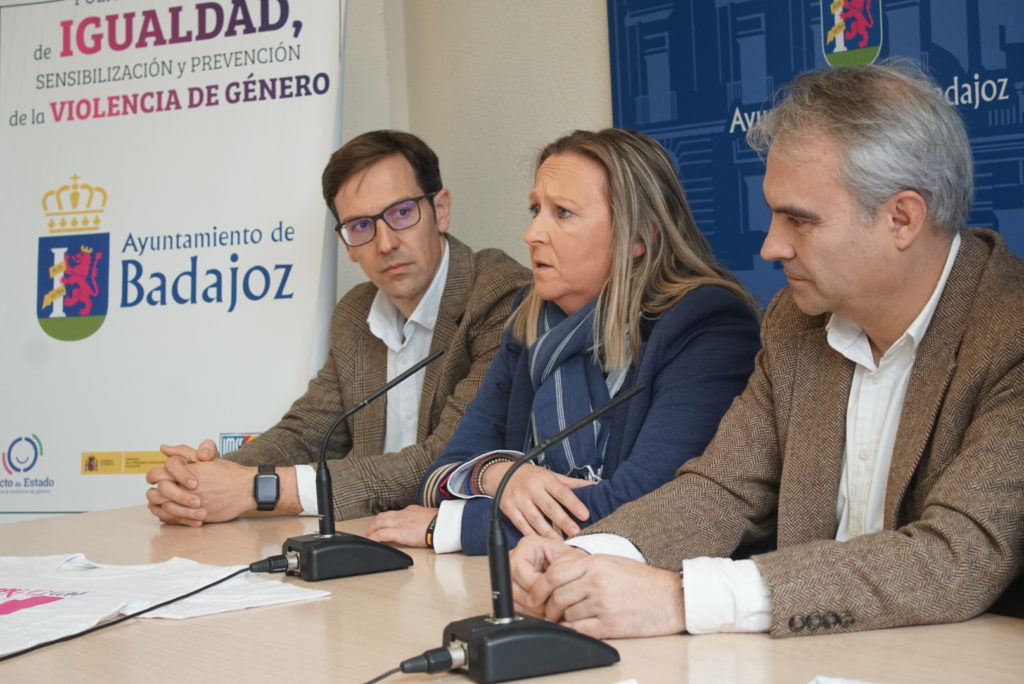 El Liberbank Santa Teresa Badajoz se suma a la campaña del Ayuntamiento de Badajoz ‘Marzo con M de Mujer’