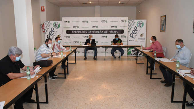 La FEXF y los clubes de 3ª División acuerdan celebrar los Play-Off de ascenso en Mérida