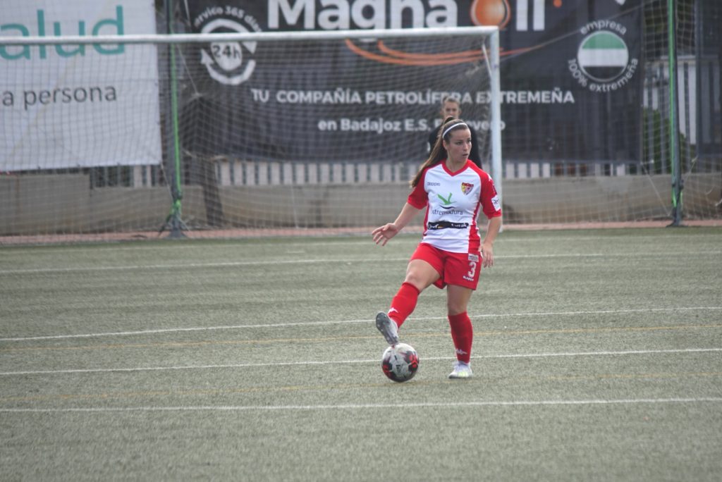 Marta Parralejo firma su renovación en su octava temporada en el club
