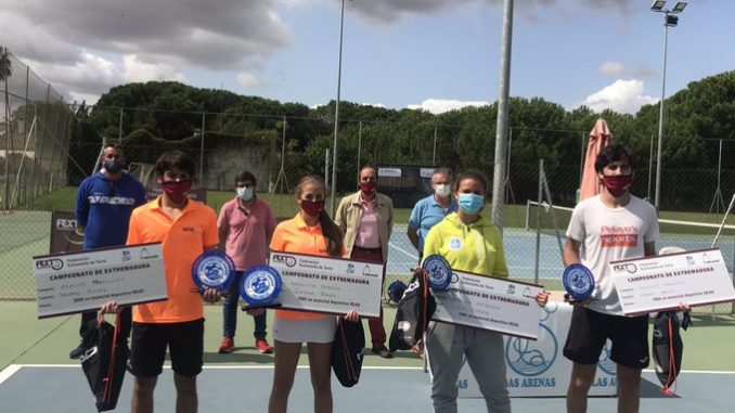 Irene Zarza y Fernando Bulnes Campeones de Extremadura Absolutos