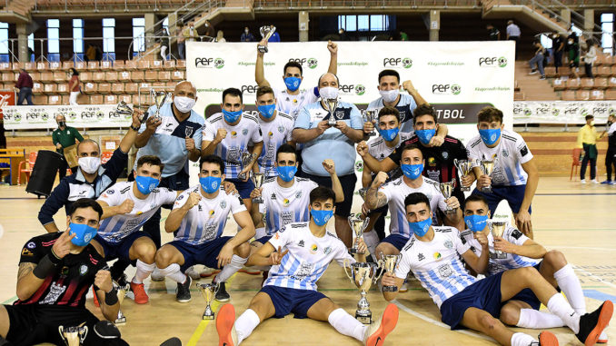 El Colegio San José levanta su primera Supercopa de Extremadura