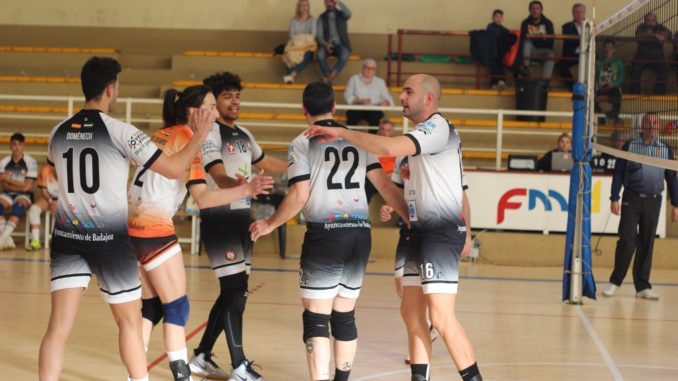 El Extremadura CPV vuelve a la competición oficial con público en las gradas