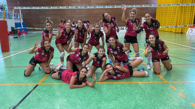 El Extremadura Arroyo asalta el liderato del Grupo A de SF2 en la cancha de Voley Sanse