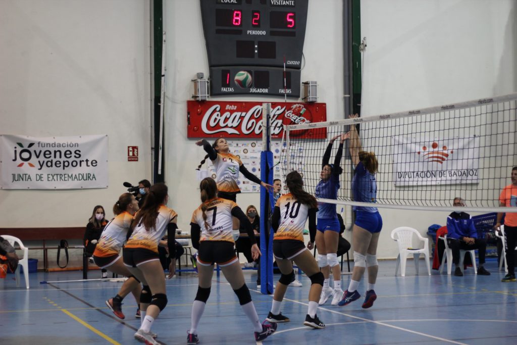 Victoria de líder del CD Badajoz Extremadura ante el CUV Alcorcón