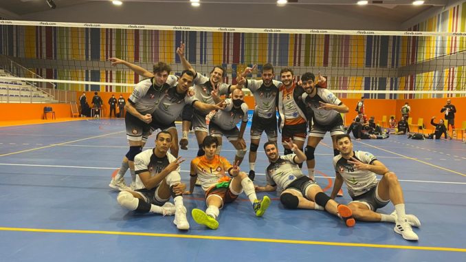 El CD Badajoz Extremadura de Superliga Masculina 2 vence a domicilio al colíder