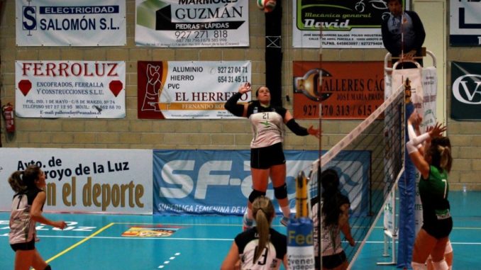 Janine ataque - El Extremadura Arroyo vuelve a los entrenamientos