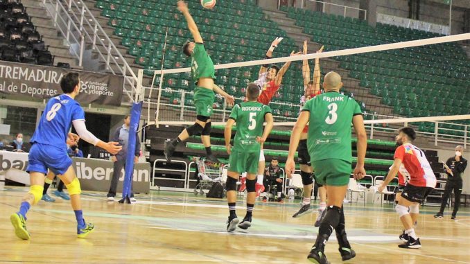 No pudo el Extremadura Cáceres Patrimonio de la Humanidad con el Voleibol Dumbría en el multiusos