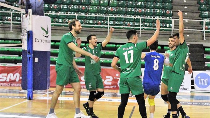 Celebración de los jugadores cacereños.