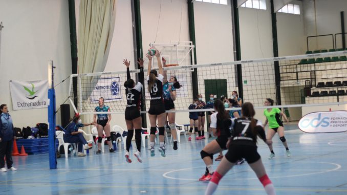 El CD Badajoz Extremadura se impone al CV Fuenlabrada y continúa líder