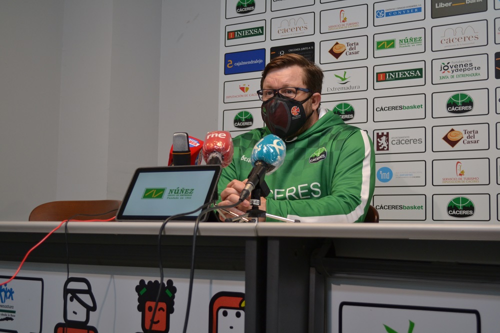 El Cáceres pone rumbo a Lleida para recuperar el partido pendiente