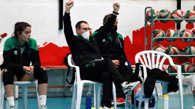 Adolfo Gome celebrando una victoria