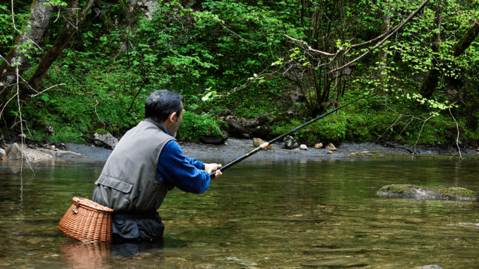Pescador en gargantas extremeñas