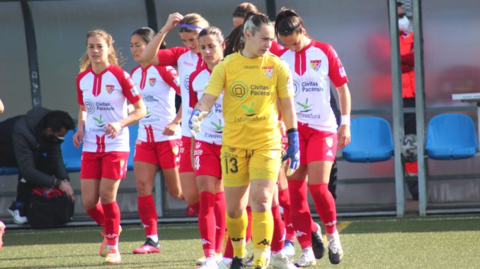 Equipo saltando al campo