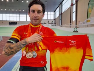 Ruben Tanco posa con sus medallas