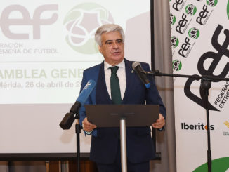 Pedro Rocha dirigiéndose a la Asamblea