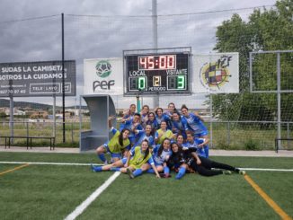 El equipo posando al final del partido