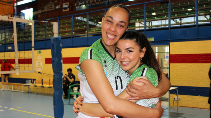 Flavia y Nerea tras la victoria ante Atarfe